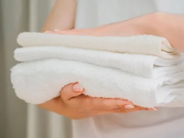 Čerstvo vyprané biele uteráky